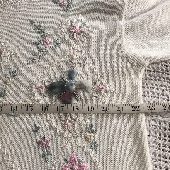VTG Colleen’s Collectables MEDIUM Floral Sweater Cottage Grandma Embroidered - Picture 4 of 6